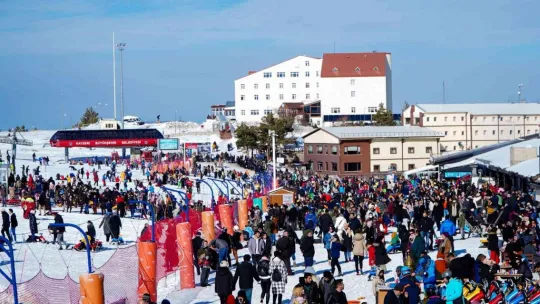 Erciyes hafta sonunda 30 bin turist ağırladı
