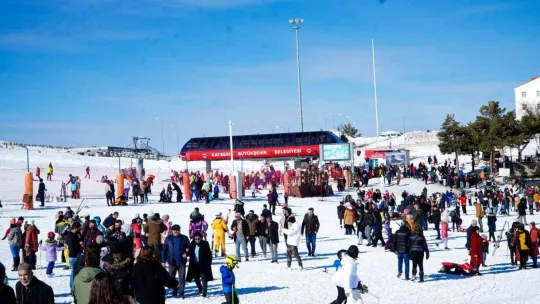 Erciyes hafta sonunda 30 bin turist ağırladı