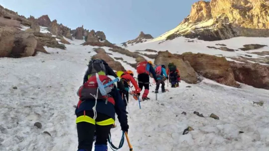 Erciyes Kuzey Buzul Zirve Tırmanışı başarıyla gerçekleştirildi