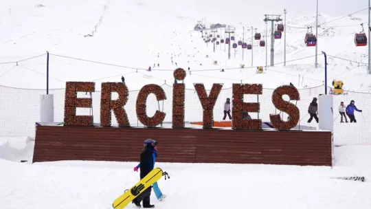 Erciyes'te baharda kayak heyecanı