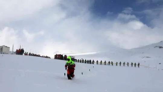 Erciyes'te gerçeğini aratmayan çığ tatbikatı