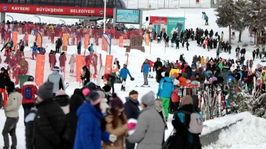Erciyes'te insan seli