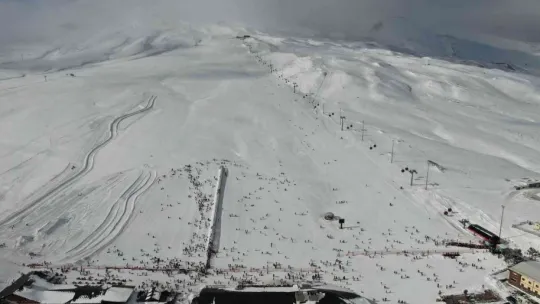 Erciyes'te insan seli