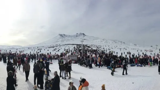 Erciyes'te insan seli