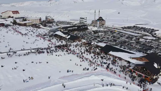 Erciyes'te insan seli
