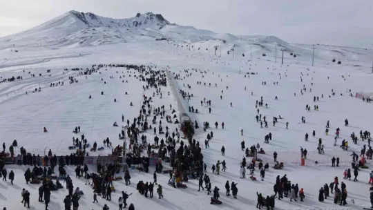 Erciyes'te insan seli