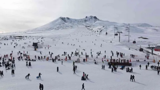 Erciyes'te insan seli