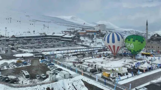 Erciyes'te kar altında Ferhat Göçer Konseri