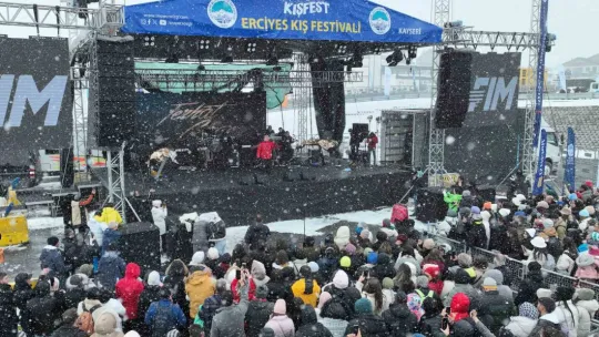 Erciyes'te kar altında Ferhat Göçer Konseri