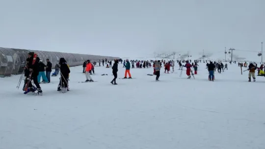 Erciyes'te kar bereketi: Binlerce turist pistleri doldurdu