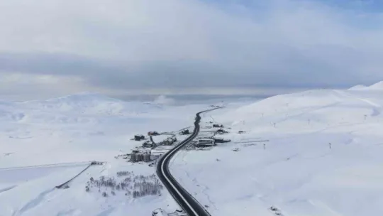 Erciyes'te kar kalınlığı 120 santimetreyi buldu