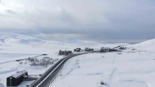 Erciyes'te kar kalınlığı 120 santimetreyi buldu