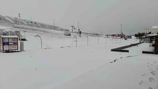 Erciyes'te kar sürprizi