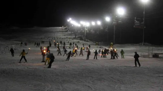 Erciyes'te turistler yeni yıla meşalelerle kayarak girdi