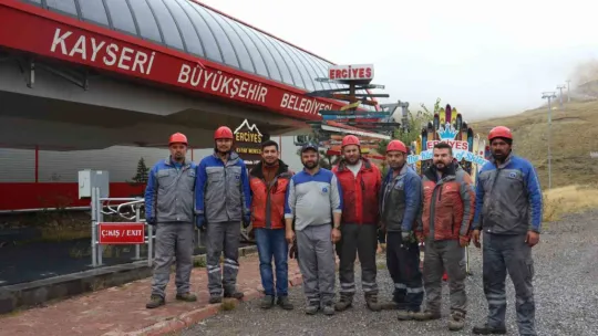 Erciyes'in 24 kilometrelik halatı santim santim kontrol ediyor