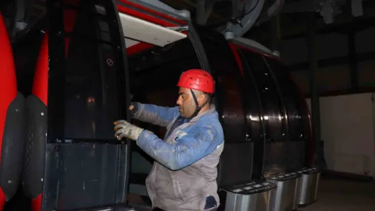 Erciyes'in 24 kilometrelik halatı santim santim kontrol ediyor