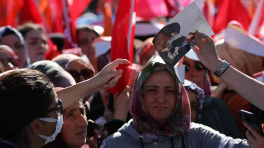 Erdoğan'ın 2016 yılında evine gittiği genç kız 6 yıl sonra yine alanda