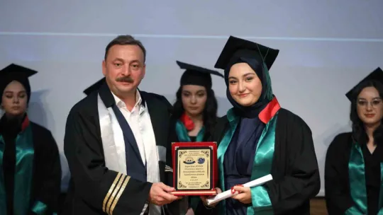 ERÜ Adalet MYO'da 12. dönem mezuniyet sevinci