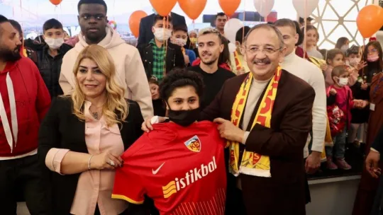 ERU Çocuk Kemik İliği Nakil Merkezi 500. naklini kutluyor