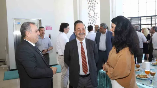 ERÜ'de bayramlaşma töreni düzenlendi