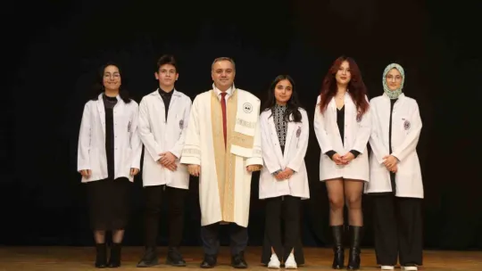 ERÜ Diş Hekimliği Fakültesi'nde önlük giyme töreni düzenlendi