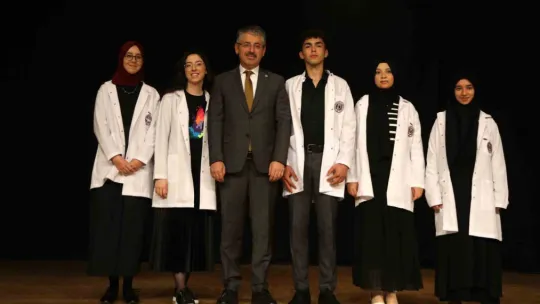 ERÜ Diş Hekimliği Fakültesi'nde önlük giyme töreni düzenlendi