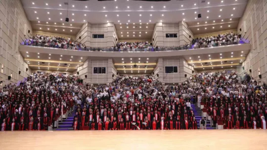 ERÜ Eğitim Fakültesi yeni mezunlarını verdi