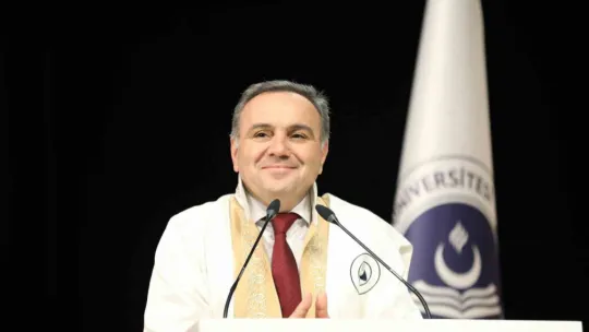ERÜ Eğitim Fakültesi yeni mezunlarını verdi