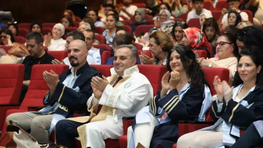 ERÜ Güzel Sanatlar Fakültesi'nde mezuniyet sevinci
