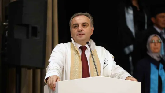 ERÜ Güzel Sanatlar Fakültesi'nde mezuniyet sevinci