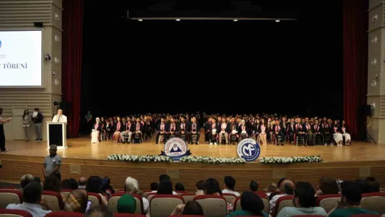 ERÜ Mühendislik Fakültesi dönem mezunlarını verdi