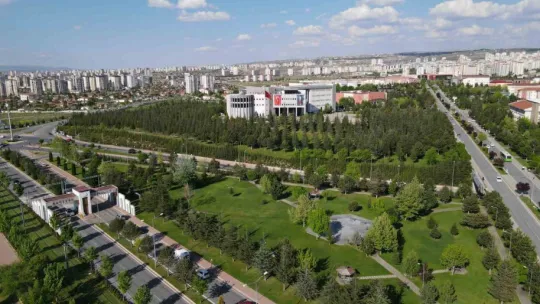 Rektör Altun'dan öğrencilere 'Erciyes Üniversitesi'ni tercih teklifi