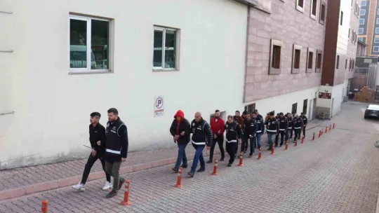 Eş zamanlı 15 adrese 'kaçakçılık' operasyonu: 10 gözaltı