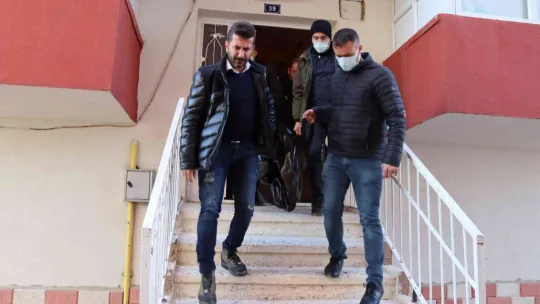 Eşi ve üvey kızının boğazını kesen şahsa ceza yağdı