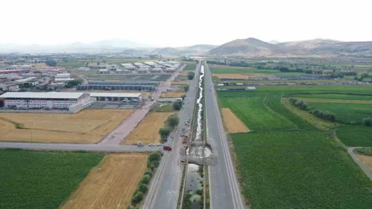 Şeker TOKİ ve Oto Servisleri Sanayi Sitesi'ne hizmet verecek köprü inşaatı devam ediyor