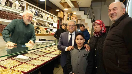 Esnafla buluşan Büyükkılıç: 'Durmak yok, koşmaya devam'