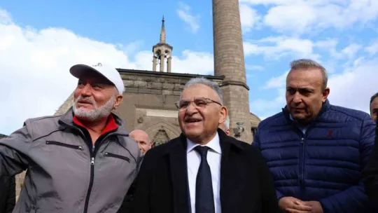 Esnafla buluşan Büyükkılıç: 'Durmak yok, koşmaya devam'