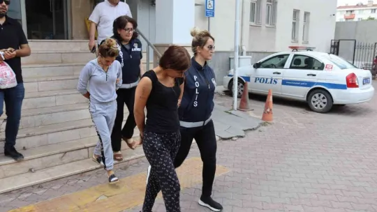 Ev fareleri önce kameraya sonra polise yakalandı
