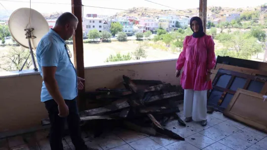 Ev sahibinin çıkarmak istediği kiracı evi ateşe verip kaçtı