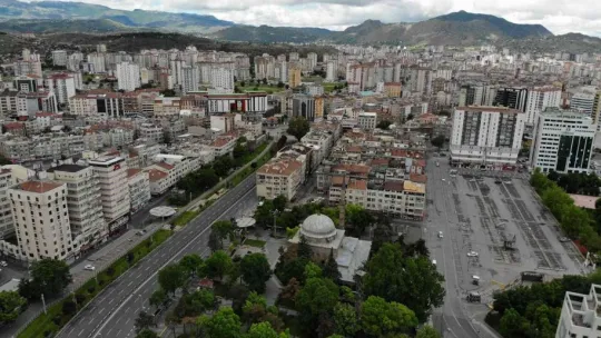 Ev sahiplerine uzmanından önemli uyarı: 'Boş evlerinize perde takın'