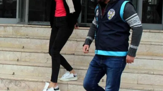 Evden ziynet eşyası çalan kadınlar yakalandı