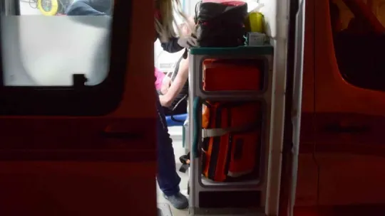 Evi ateşe verip kapıyı üzerlerine kilitlediler