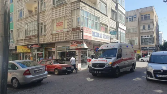 Evinde asılı halde bulundu