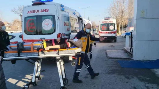 Freni boşalan kamyonet çocuk parkına girdi: 2 yaralı