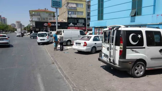 Freni patlayan kamyonet önce 4 araca, ardından yayaya çarptı