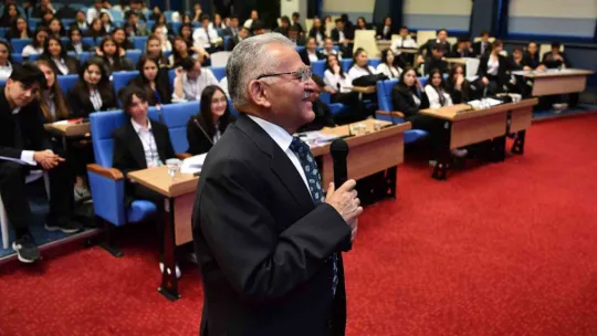 Memduh Başkandan, öğrencilere TBMM gezisi sözü verdi
