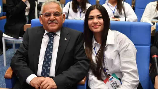 Memduh Başkandan, öğrencilere TBMM gezisi sözü verdi