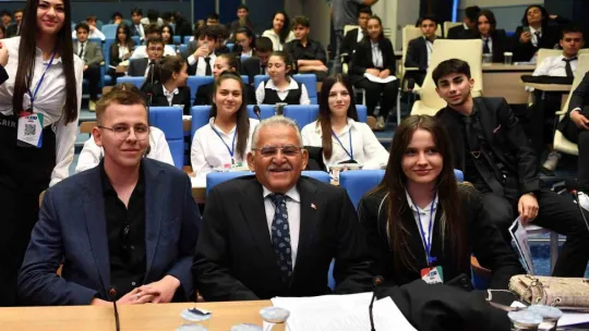 Memduh Başkandan, öğrencilere TBMM gezisi sözü verdi