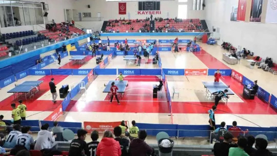 Genç raketler okullar arası il birinciliği için yarışıyor