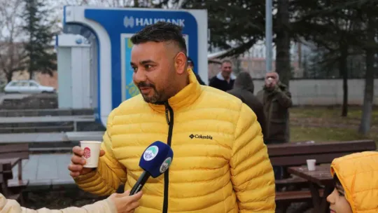 Gençler, 'bardakta sıcak çorba' ikramını çok sevdi